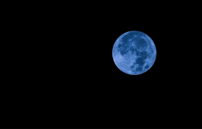 Bakı səmasında nadir görüntü — FOTOLAR