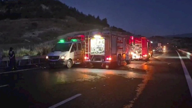 Türkiyədə sərnişin avtobusu yanıb kül oldu — 8 ölü var (FOTOLAR) Türkiyədə sərnişin avtobusu yanıb kül oldu — 8 ölü var (FOTOLAR)