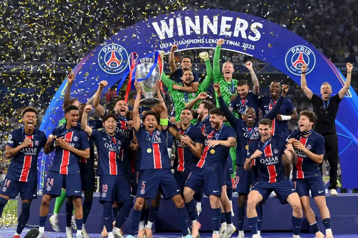 Paris dağılır