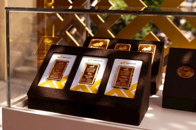 “AzerGold”un qızıl və gümüş məhsulları Beynəlxalq Xalça Festivalında nümayiş olunub — FOTOLAR “AzerGold”un qızıl və gümüş məhsulları Beynəlxalq Xalça Festivalında nümayiş olunub — FOTOLAR