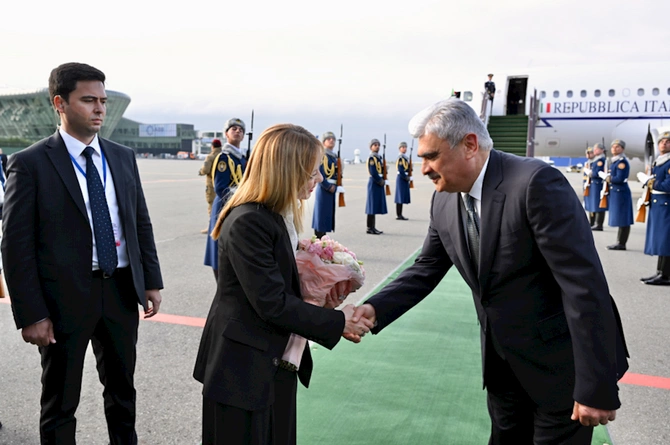 Meloni Azərbaycana gəldi — FOTO