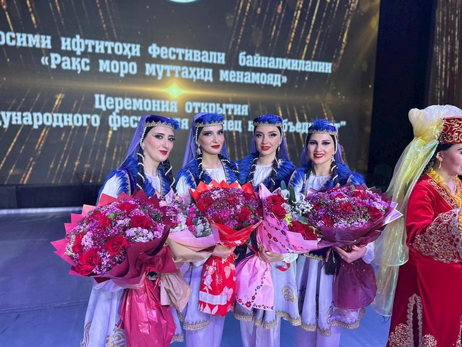 Düşənbədə “Rəqs bizi birləşdirir” beynəlxalq rəqs festivalı keçirilib — FOTO Düşənbədə “Rəqs bizi birləşdirir” beynəlxalq rəqs festivalı keçirilib — FOTO