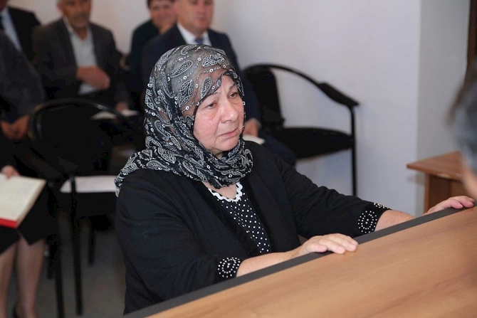 İcra başçısı sakinləri dinlədi, tapşırıqlar verdi — FOTOLAR İcra başçısı sakinləri dinlədi, tapşırıqlar verdi — FOTOLAR