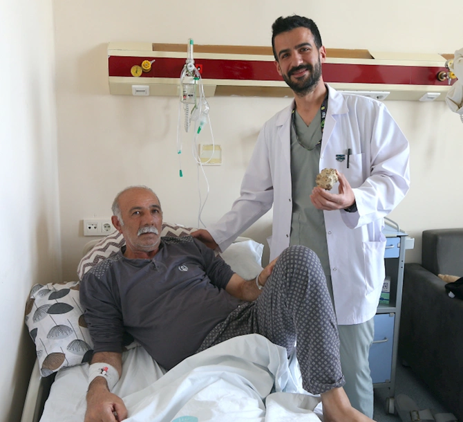 Böyrəyindən alma boyda daş çıxarıldı — FOTO