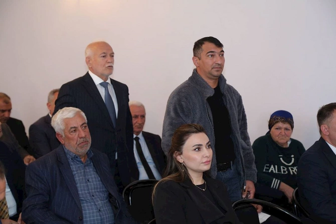 İcra başçısı sakinləri dinlədi, tapşırıqlar verdi — FOTOLAR İcra başçısı sakinləri dinlədi, tapşırıqlar verdi — FOTOLAR