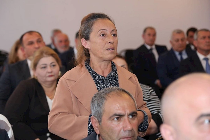 İcra başçısı sakinləri dinlədi, tapşırıqlar verdi — FOTOLAR İcra başçısı sakinləri dinlədi, tapşırıqlar verdi — FOTOLAR