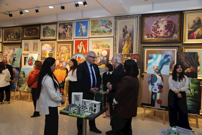 “Memarlıqda əbədiləşən lider” sərgisi keçirilib — FOTOLAR “Memarlıqda əbədiləşən lider” sərgisi keçirilib — FOTOLAR