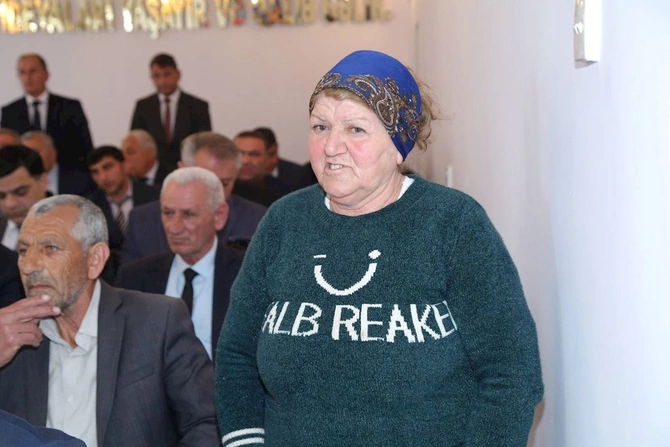 İcra başçısı sakinləri dinlədi, tapşırıqlar verdi — FOTOLAR İcra başçısı sakinləri dinlədi, tapşırıqlar verdi — FOTOLAR