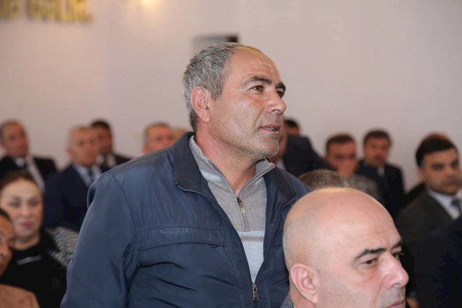 İcra başçısı sakinləri dinlədi, tapşırıqlar verdi — FOTOLAR İcra başçısı sakinləri dinlədi, tapşırıqlar verdi — FOTOLAR