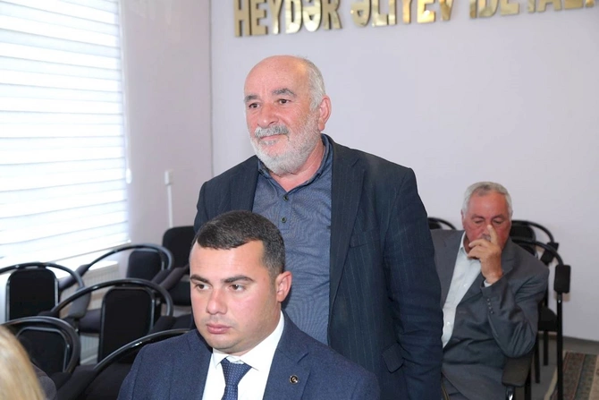 İcra başçısı sakinləri dinlədi, tapşırıqlar verdi — FOTOLAR İcra başçısı sakinləri dinlədi, tapşırıqlar verdi — FOTOLAR