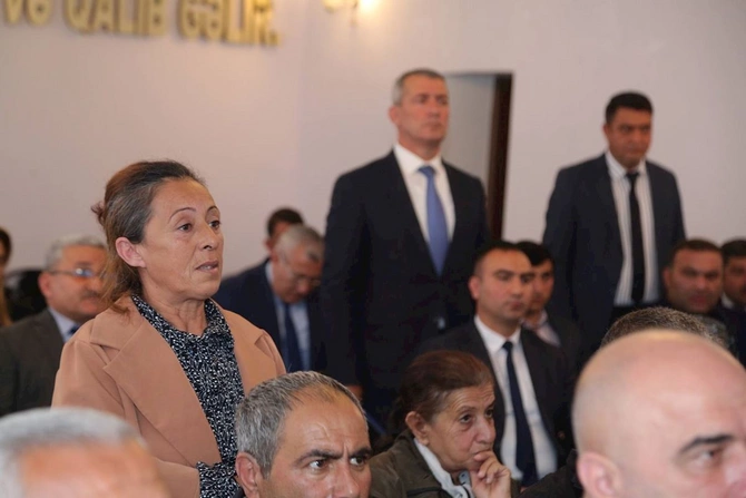 İcra başçısı sakinləri dinlədi, tapşırıqlar verdi — FOTOLAR İcra başçısı sakinləri dinlədi, tapşırıqlar verdi — FOTOLAR