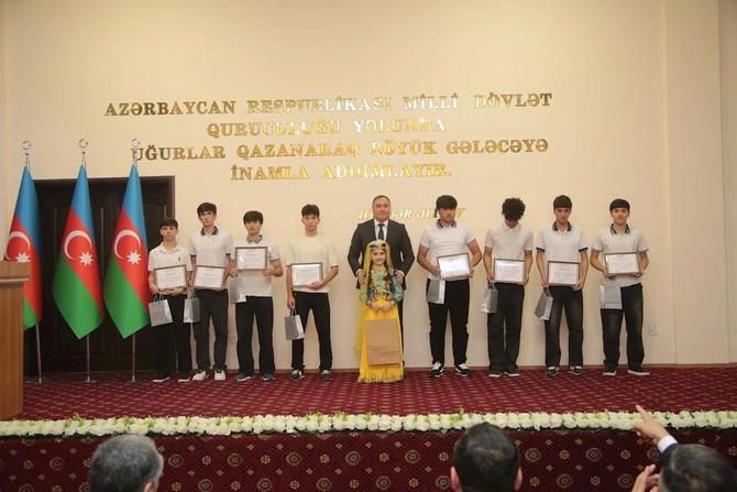Salyanda Heydər Əliyevin anadan olmasının 103-cü ildönümü münasibətilə tədbir keçirildi — FOTOLAR Salyanda Heydər Əliyevin anadan olmasının 103-cü ildönümü münasibətilə tədbir keçirildi — FOTOLAR