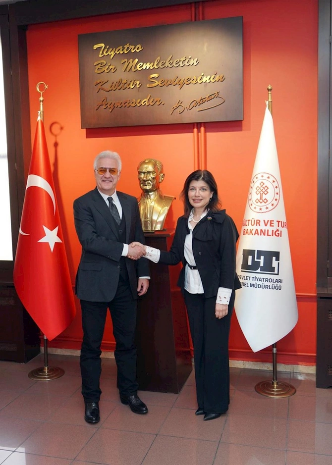 Deputat məşhur aktyorla görüşdü — FOTO Deputat məşhur aktyorla görüşdü — FOTO
