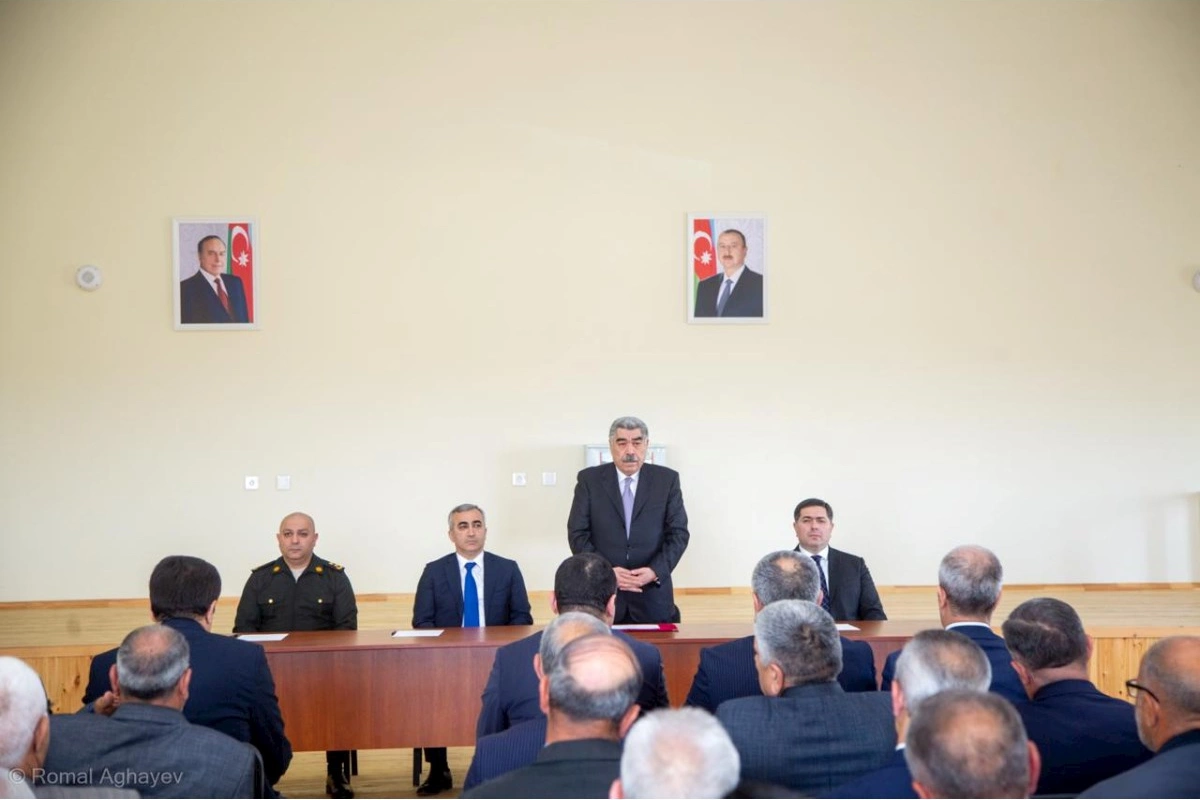 İcra başçısı vətəndaşlarla səyyar görüş keçirdi — FOTOLAR