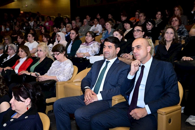 “Ümummilli Lider Heydər Əliyev və Azərbaycanın mədəniyyət dəyərləri” mövzusunda konfrans keçirilib — FOTOLAR “Ümummilli Lider Heydər Əliyev və Azərbaycanın mədəniyyət dəyərləri” mövzusunda konfrans keçirilib — FOTOLAR