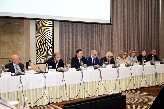 İncəsənət sahəsinin kompleks inkişafı ilə bağlı müzakirə aparılıb — FOTOLAR