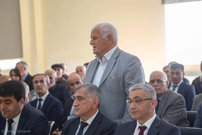 İcra başçısı vətəndaşlarla səyyar görüş keçirdi — FOTOLAR İcra başçısı vətəndaşlarla səyyar görüş keçirdi — FOTOLAR