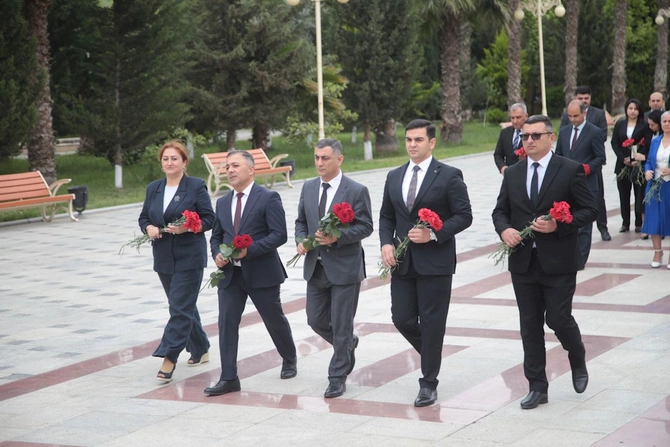 Salyanda Heydər Əliyevin anadan olmasının 103-cü ildönümü münasibətilə tədbir keçirildi — FOTOLAR Salyanda Heydər Əliyevin anadan olmasının 103-cü ildönümü münasibətilə tədbir keçirildi — FOTOLAR