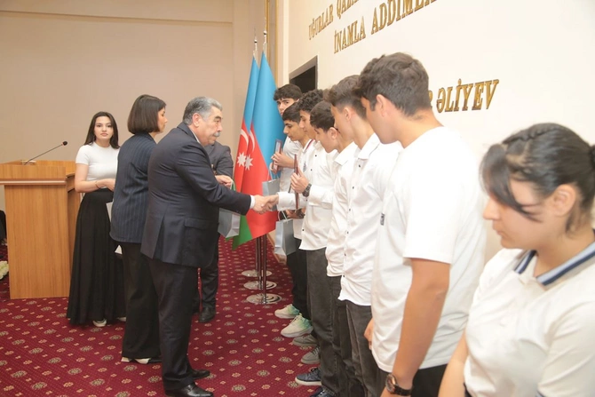 Salyanda Heydər Əliyevin anadan olmasının 103-cü ildönümü münasibətilə tədbir keçirildi — FOTOLAR Salyanda Heydər Əliyevin anadan olmasının 103-cü ildönümü münasibətilə tədbir keçirildi — FOTOLAR
