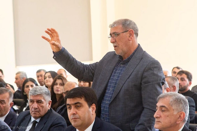İcra başçısı vətəndaşlarla səyyar görüş keçirdi — FOTOLAR İcra başçısı vətəndaşlarla səyyar görüş keçirdi — FOTOLAR