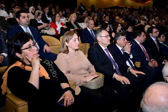 “Ümummilli Lider Heydər Əliyev və Azərbaycanın mədəniyyət dəyərləri” mövzusunda konfrans keçirilib — FOTOLAR “Ümummilli Lider Heydər Əliyev və Azərbaycanın mədəniyyət dəyərləri” mövzusunda konfrans keçirilib — FOTOLAR
