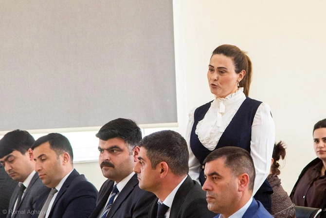 İcra başçısı vətəndaşlarla səyyar görüş keçirdi — FOTOLAR İcra başçısı vətəndaşlarla səyyar görüş keçirdi — FOTOLAR