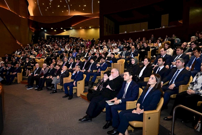 “Ümummilli Lider Heydər Əliyev və Azərbaycanın mədəniyyət dəyərləri” mövzusunda konfrans keçirilib — FOTOLAR “Ümummilli Lider Heydər Əliyev və Azərbaycanın mədəniyyət dəyərləri” mövzusunda konfrans keçirilib — FOTOLAR