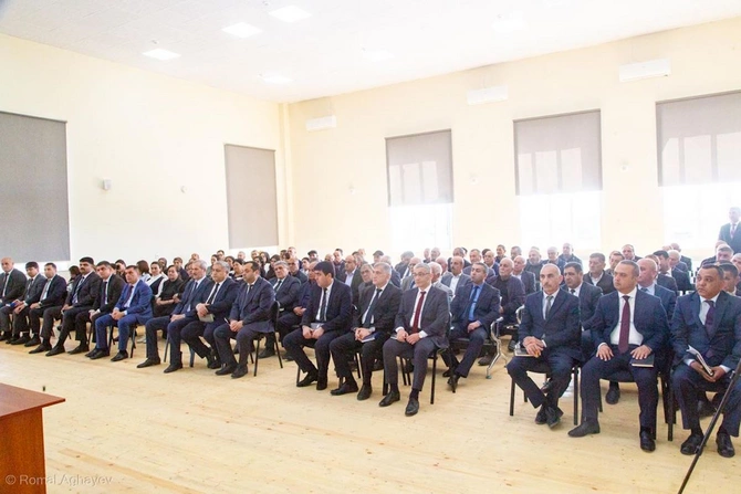 İcra başçısı vətəndaşlarla səyyar görüş keçirdi — FOTOLAR İcra başçısı vətəndaşlarla səyyar görüş keçirdi — FOTOLAR