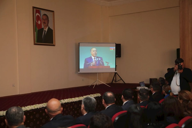Salyanda Heydər Əliyevin anadan olmasının 103-cü ildönümü münasibətilə tədbir keçirildi — FOTOLAR Salyanda Heydər Əliyevin anadan olmasının 103-cü ildönümü münasibətilə tədbir keçirildi — FOTOLAR