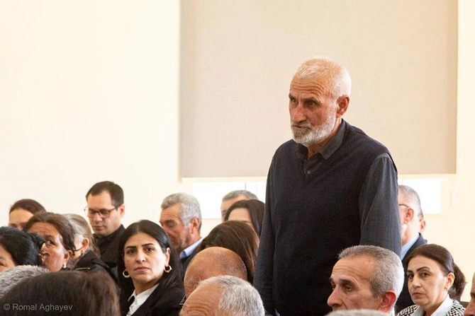 İcra başçısı vətəndaşlarla səyyar görüş keçirdi — FOTOLAR İcra başçısı vətəndaşlarla səyyar görüş keçirdi — FOTOLAR