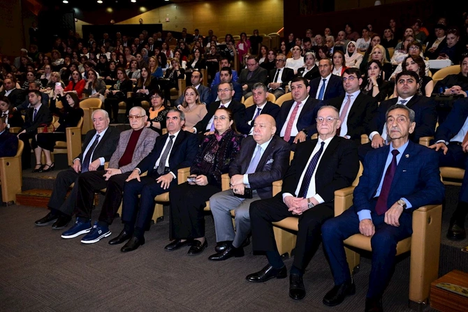 “Ümummilli Lider Heydər Əliyev və Azərbaycanın mədəniyyət dəyərləri” mövzusunda konfrans keçirilib — FOTOLAR “Ümummilli Lider Heydər Əliyev və Azərbaycanın mədəniyyət dəyərləri” mövzusunda konfrans keçirilib — FOTOLAR