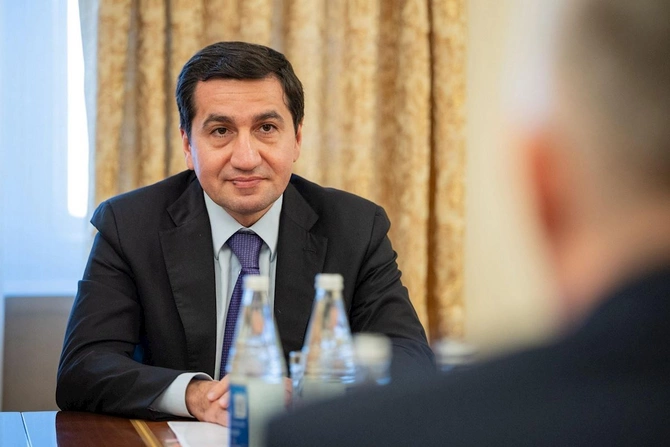 Hikmət Hacıyev Bakıda Polşa rəsmisi ilə ikitərəfli münasibətləri müzakirə edib — FOTOLAR