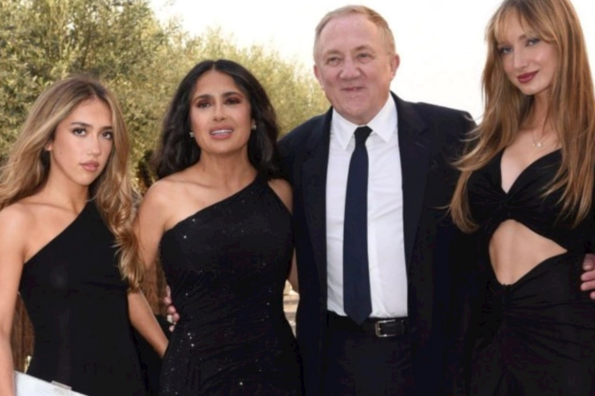 Salma Hayek milyarder əri və qızları ilə — FOTO