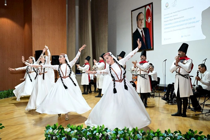 Şəkidə “Ümummilli Lider Heydər Əliyev və Azərbaycanın mədəniyyət dəyərləri” mövzusunda tədbir keçirildi — FOTOLAR Şəkidə “Ümummilli Lider Heydər Əliyev və Azərbaycanın mədəniyyət dəyərləri” mövzusunda tədbir keçirildi — FOTOLAR