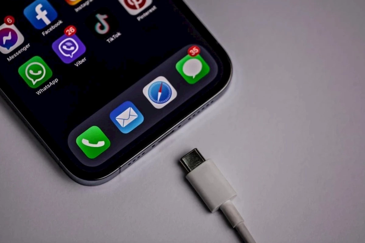 Güclü şarj cihazları iPhone batareyasını məhv edir?