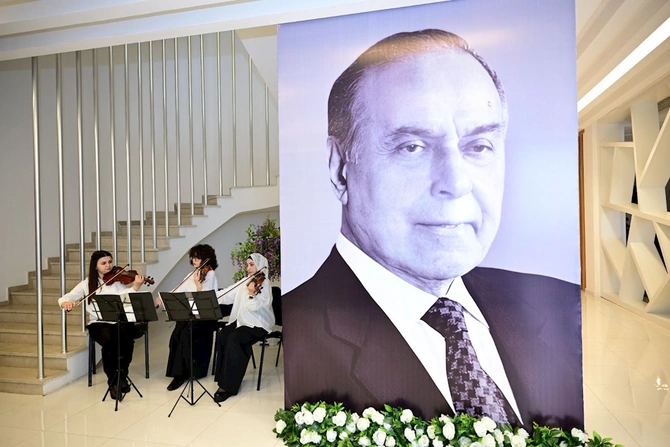 Şəkidə “Ümummilli Lider Heydər Əliyev və Azərbaycanın mədəniyyət dəyərləri” mövzusunda tədbir keçirildi — FOTOLAR Şəkidə “Ümummilli Lider Heydər Əliyev və Azərbaycanın mədəniyyət dəyərləri” mövzusunda tədbir keçirildi — FOTOLAR