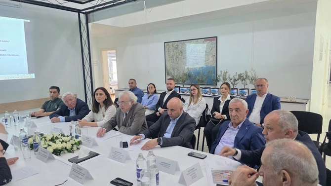 Memarlıqda yeni ekoloji yanaşmalar gündəmdə: DEEA-da Yaşıl şəhərlər”ə dair müzakirə keçirilib
