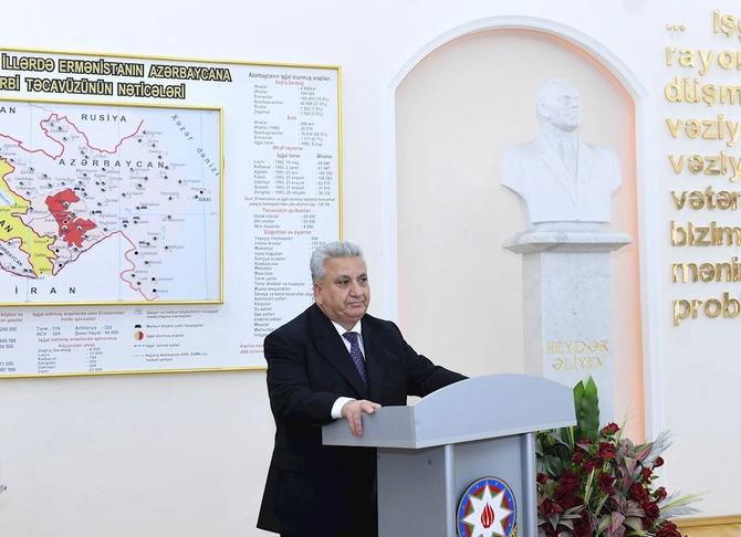 Qaçqınların və Məcburi Köçkünlərin İşləri üzrə Dövlət Komitəsində ulu öndər anıldı — FOTOLAR