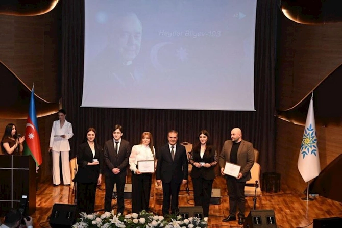 YAP Səbail Rayon Təşkilatının təşəbbüsü ilə Ümummilli Liderin 103-cü ildönümünə həsr olunmuş tədbir keçirildi — FOTOLAR YAP Səbail Rayon Təşkilatının təşəbbüsü ilə Ümummilli Liderin 103-cü ildönümünə həsr olunmuş tədbir keçirildi — FOTOLAR