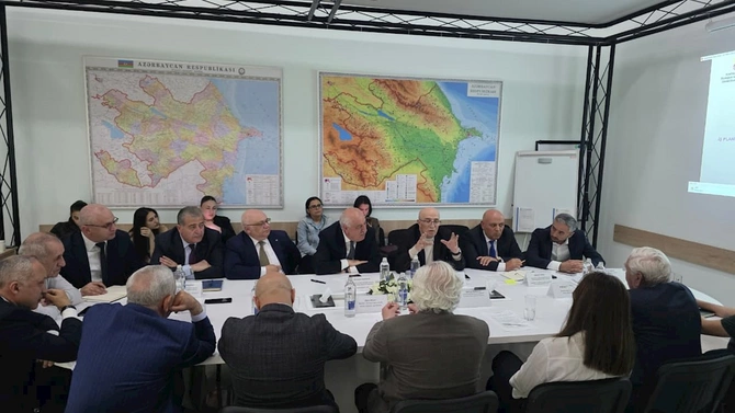 Memarlıqda yeni ekoloji yanaşmalar gündəmdə: DEEA-da Yaşıl şəhərlər”ə dair müzakirə keçirilib