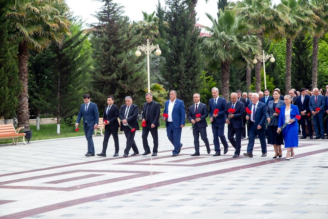 Salyanda Heydər Əliyevin anadan olmasının 103-cü ildönümünə həsr olunmuş tədbir keçirildi — FOTOLAR