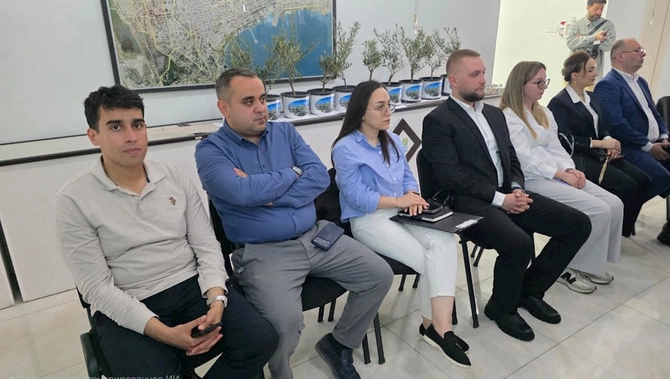 Memarlıqda yeni ekoloji yanaşmalar gündəmdə: DEEA-da Yaşıl şəhərlər”ə dair müzakirə keçirilib