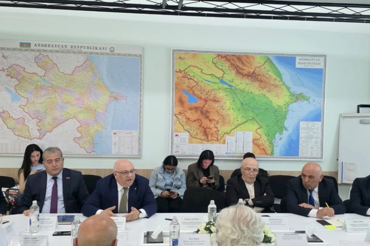 Memarlıqda yeni ekoloji yanaşmalar gündəmdə: DEEA-da Yaşıl şəhərlər”ə dair müzakirə keçirilib