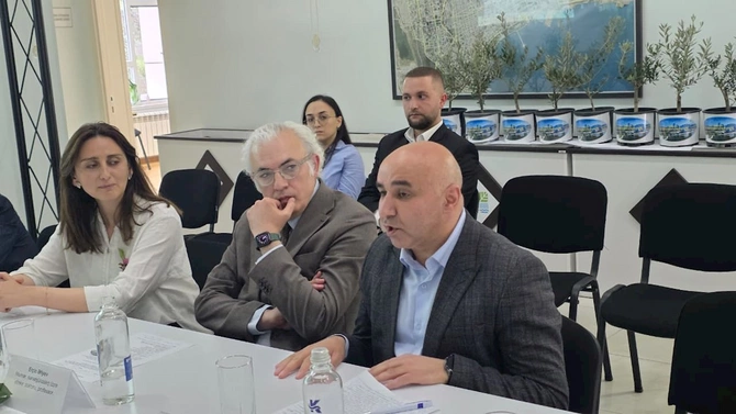 Memarlıqda yeni ekoloji yanaşmalar gündəmdə: DEEA-da Yaşıl şəhərlər”ə dair müzakirə keçirilib