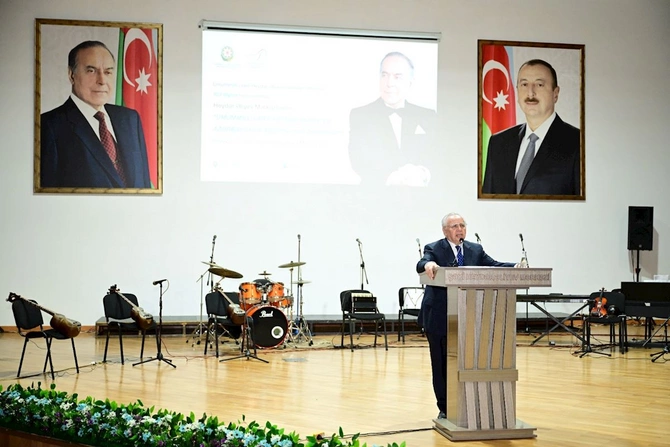 Şəkidə “Ümummilli Lider Heydər Əliyev və Azərbaycanın mədəniyyət dəyərləri” mövzusunda tədbir keçirildi — FOTOLAR Şəkidə “Ümummilli Lider Heydər Əliyev və Azərbaycanın mədəniyyət dəyərləri” mövzusunda tədbir keçirildi — FOTOLAR