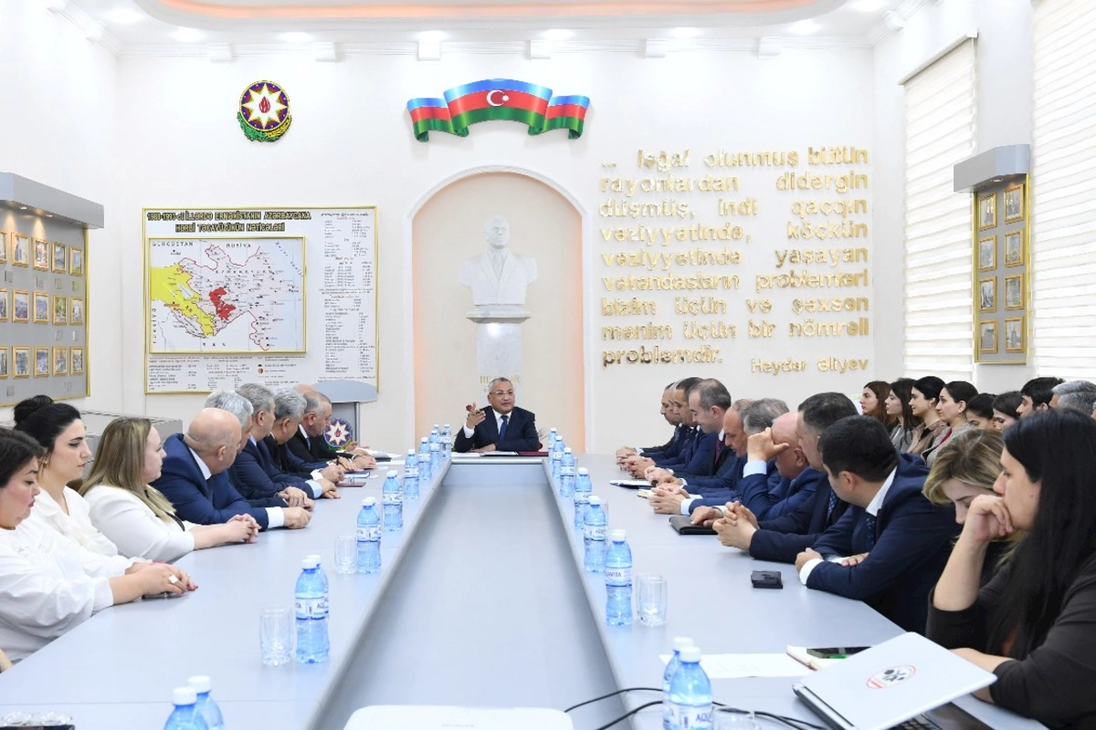 Qaçqınların və Məcburi Köçkünlərin İşləri üzrə Dövlət Komitəsində ulu öndər anıldı — FOTOLAR