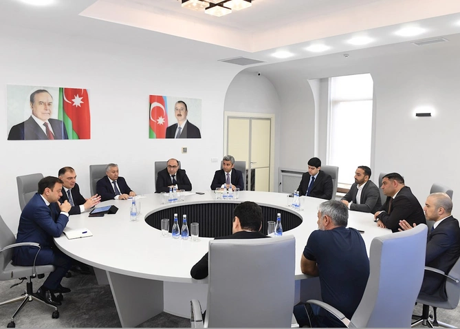 “Azərişıq” və “Ticarət Şəbəkələrinin İnkişafı” nümayəndələri arasında görüş — FOTOLAR “Azərişıq” və “Ticarət Şəbəkələrinin İnkişafı” nümayəndələri arasında görüş — FOTOLAR