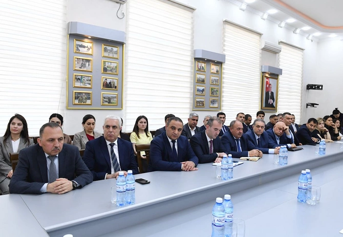 Qaçqınların və Məcburi Köçkünlərin İşləri üzrə Dövlət Komitəsində ulu öndər anıldı — FOTOLAR