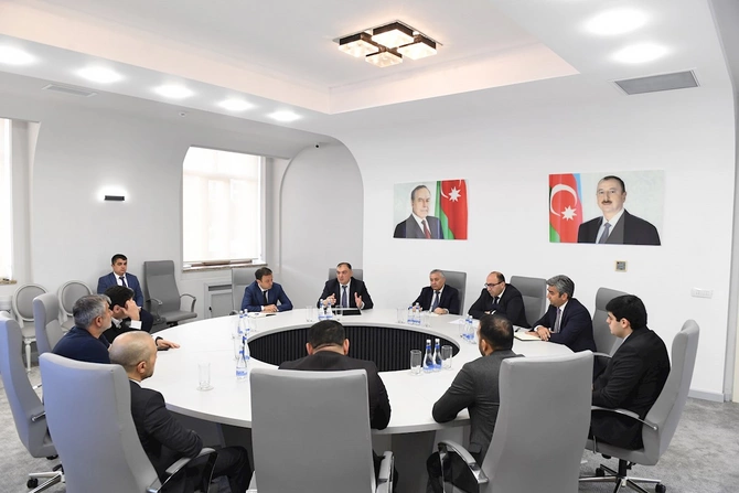 “Azərişıq” və “Ticarət Şəbəkələrinin İnkişafı” nümayəndələri arasında görüş — FOTOLAR “Azərişıq” və “Ticarət Şəbəkələrinin İnkişafı” nümayəndələri arasında görüş — FOTOLAR