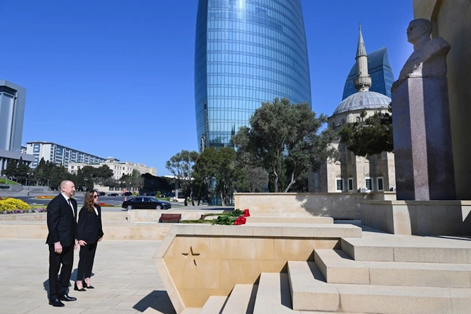 Faşizm üzərində Qələbə uğrunda mübarizədə həlak olan Azərbaycan övladlarının xatirəsi ehtiramla anılıb — FOTOLAR